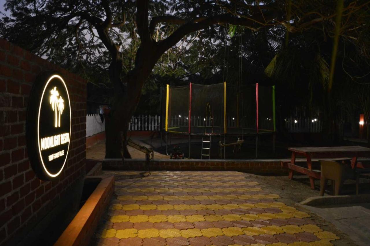 Oyo 81018 Moonlight Farm Stays โซลาปูร์ ภายนอก รูปภาพ